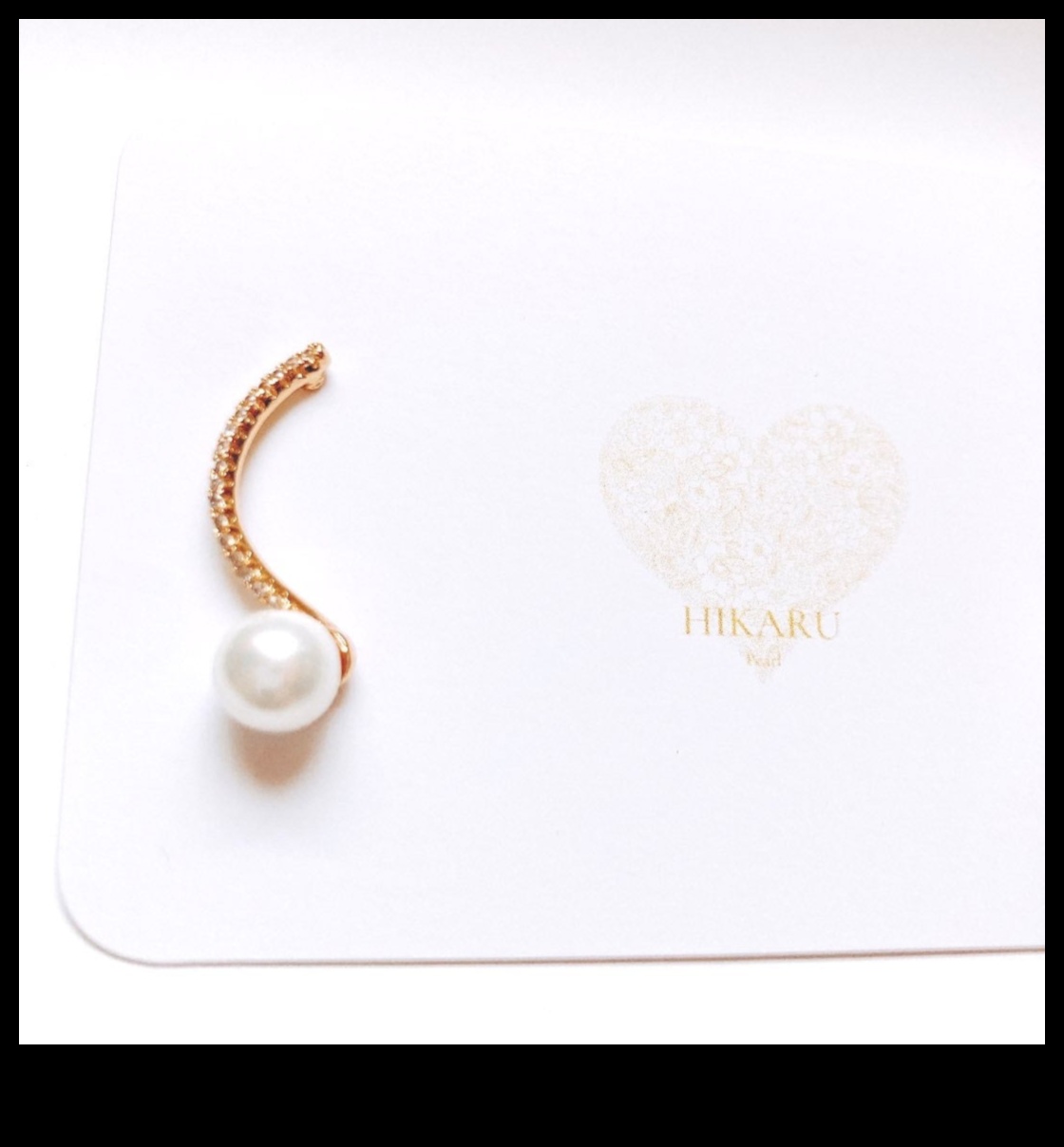 Straight Allure: Dezvăluirea frumuseții eleganței fără efort