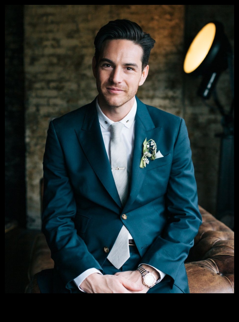 Suave Sophistication: Eleganța ținutei mirelui