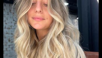 Flawless Blonde Waves: Stăpânirea artei Beachy Locks