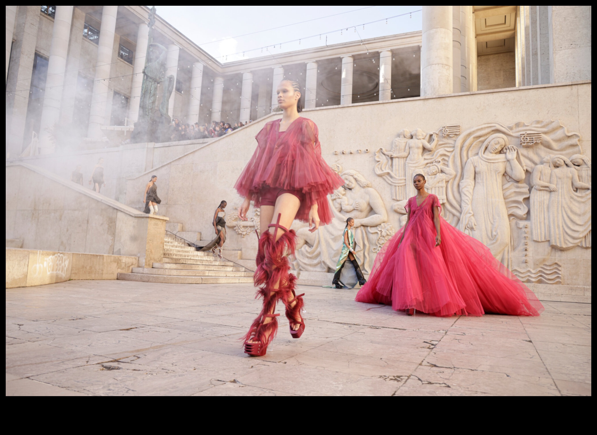 Cadouri la modă Fashion Fusion care îmbină stilul cu substanța 1 Fashion Fusion: cadouri la modă care îmbină stilul cu substanța